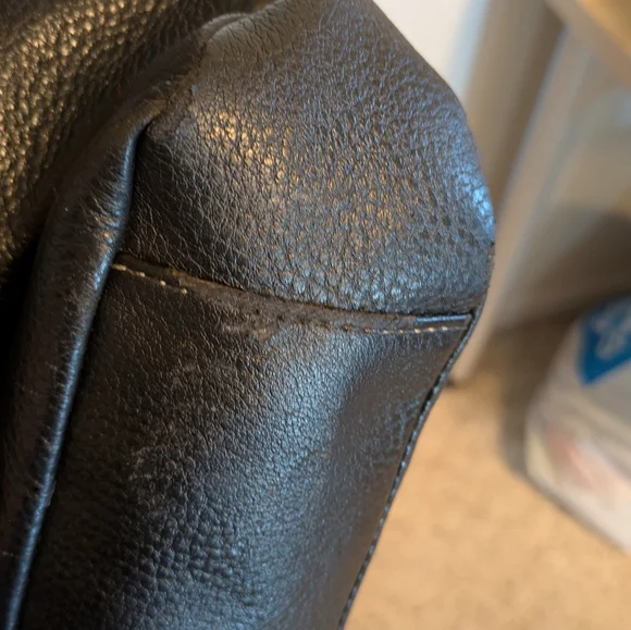 The Sak Elegant Black Leather Shoulder Bag - Picture 8 of 15